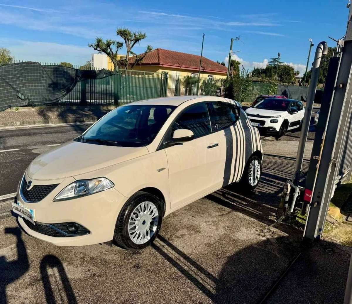 Lancia Ypsilon 1.2 69 CV 5 porte GPL Ecochic Gold (3)