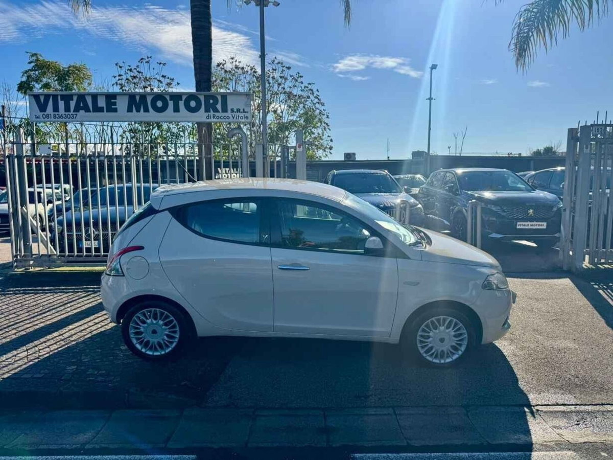 Lancia Ypsilon 1.2 69 CV 5 porte GPL Ecochic Gold (6)