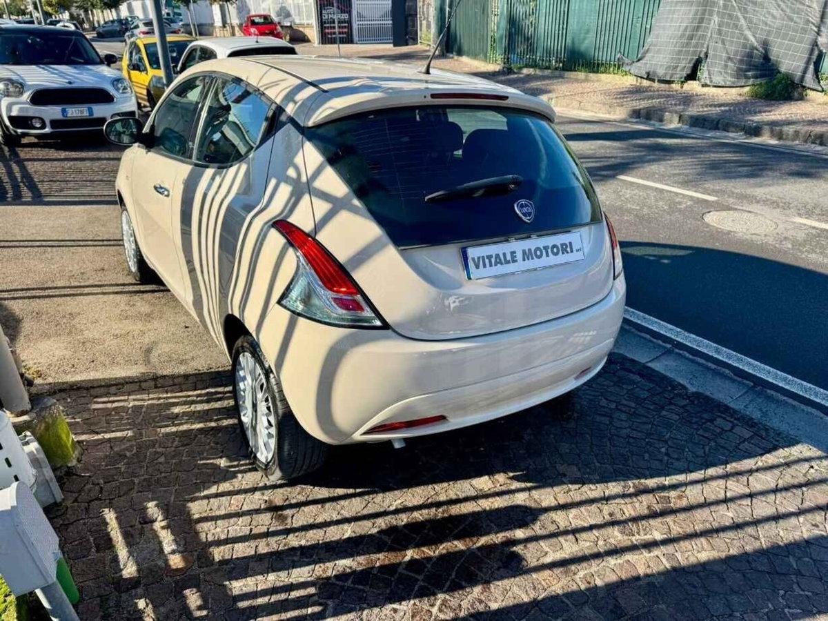 Lancia Ypsilon 1.2 69 CV 5 porte GPL Ecochic Gold (8)