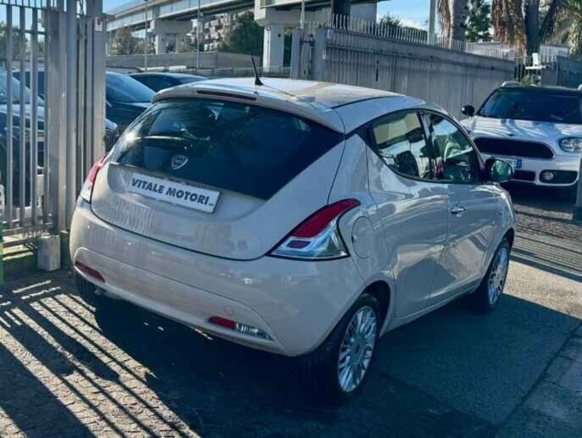 Lancia Ypsilon 1.2 69 CV 5 porte GPL Ecochic Gold (9)
