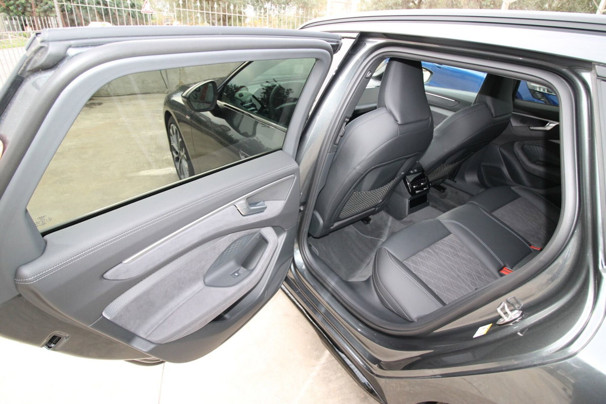 Audi A6 Avant 2.0 tdi mhev + S line edition quattro 204cv s-tronic (17)