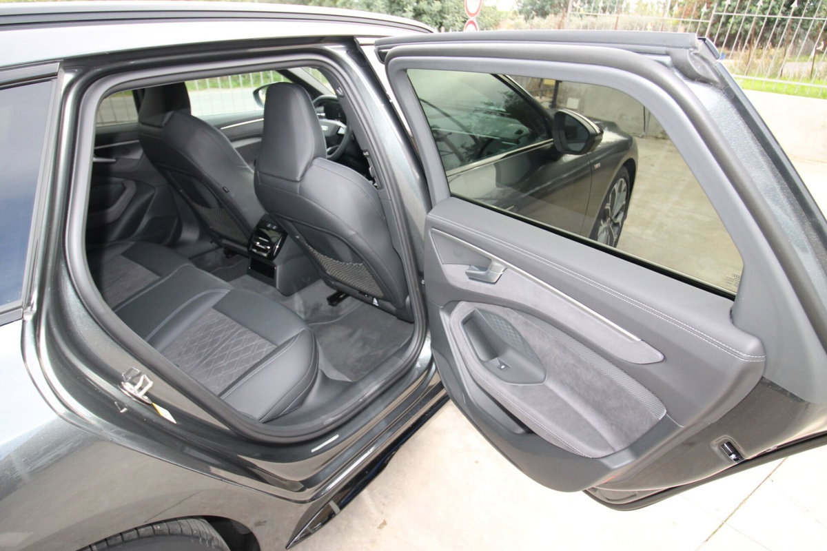 Audi A6 Avant 2.0 tdi mhev + S line edition quattro 204cv s-tronic (18)