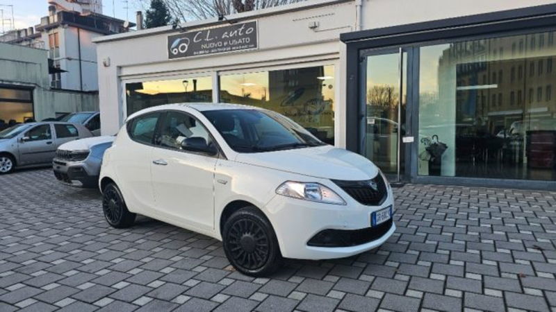 Lancia Ypsilon 1.0 FireFly 5 porte S&S Hybrid Silver Plus