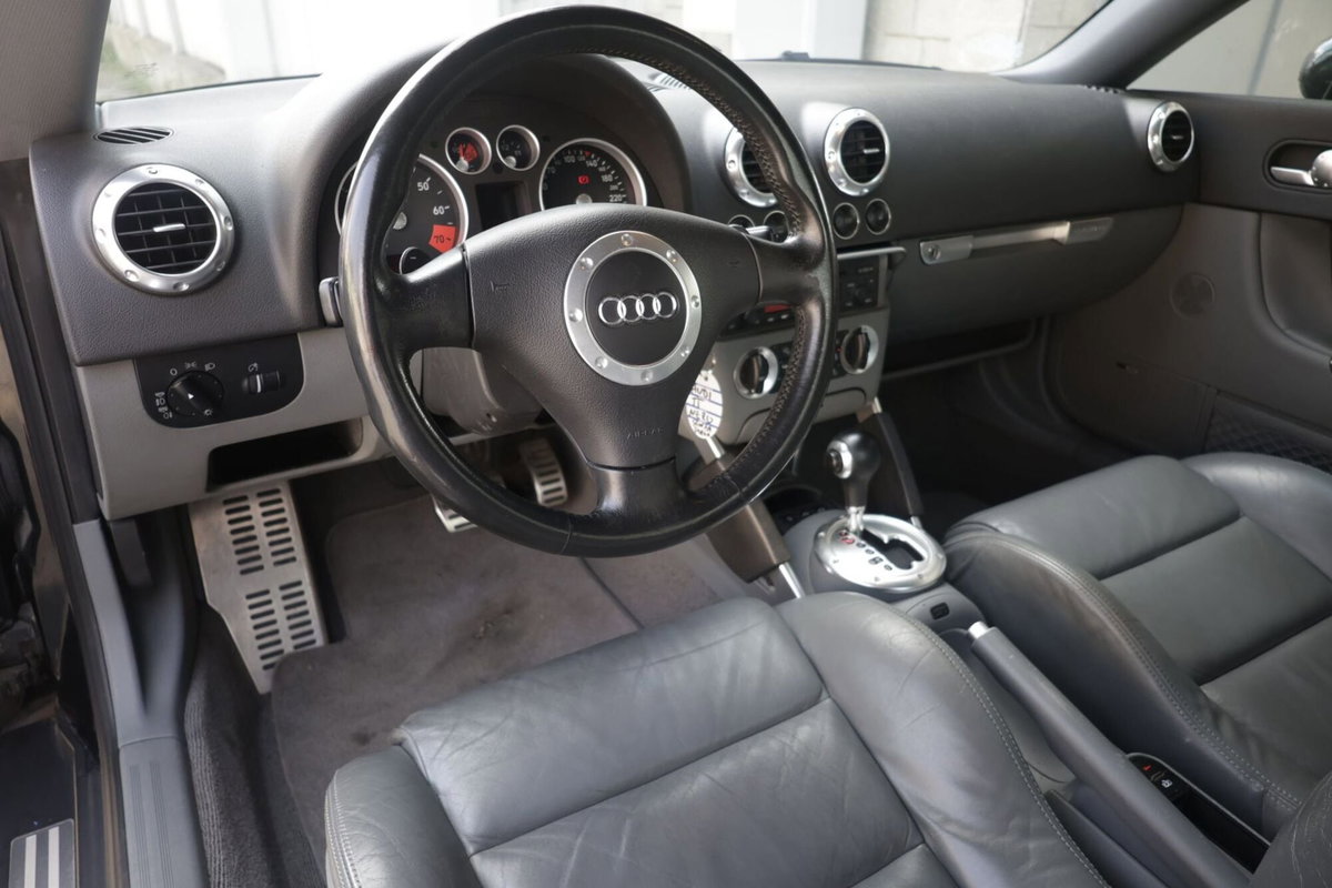 Audi TT Coupé 3.2 V6 cat quattro (2)