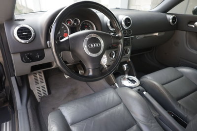 Audi TT Coupé 3.2 V6 cat quattro (2)