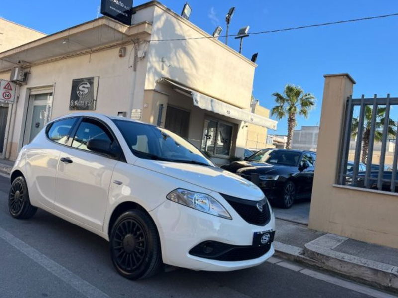 Lancia Ypsilon 1.0 FireFly 5 porte S&S Hybrid Ecochic Silver