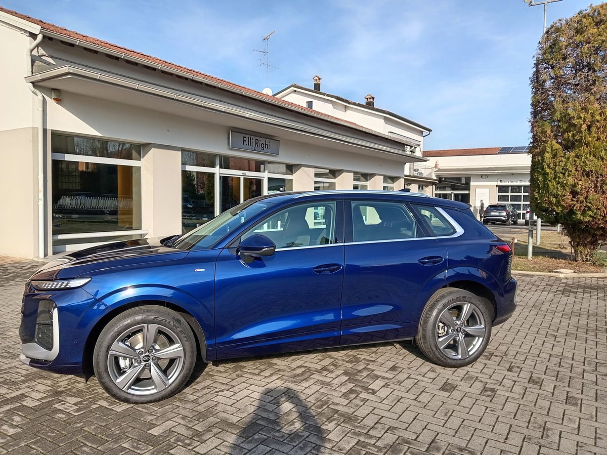 Audi Q3 Sportback 35 TDI quattro S tronic S line edition (2)