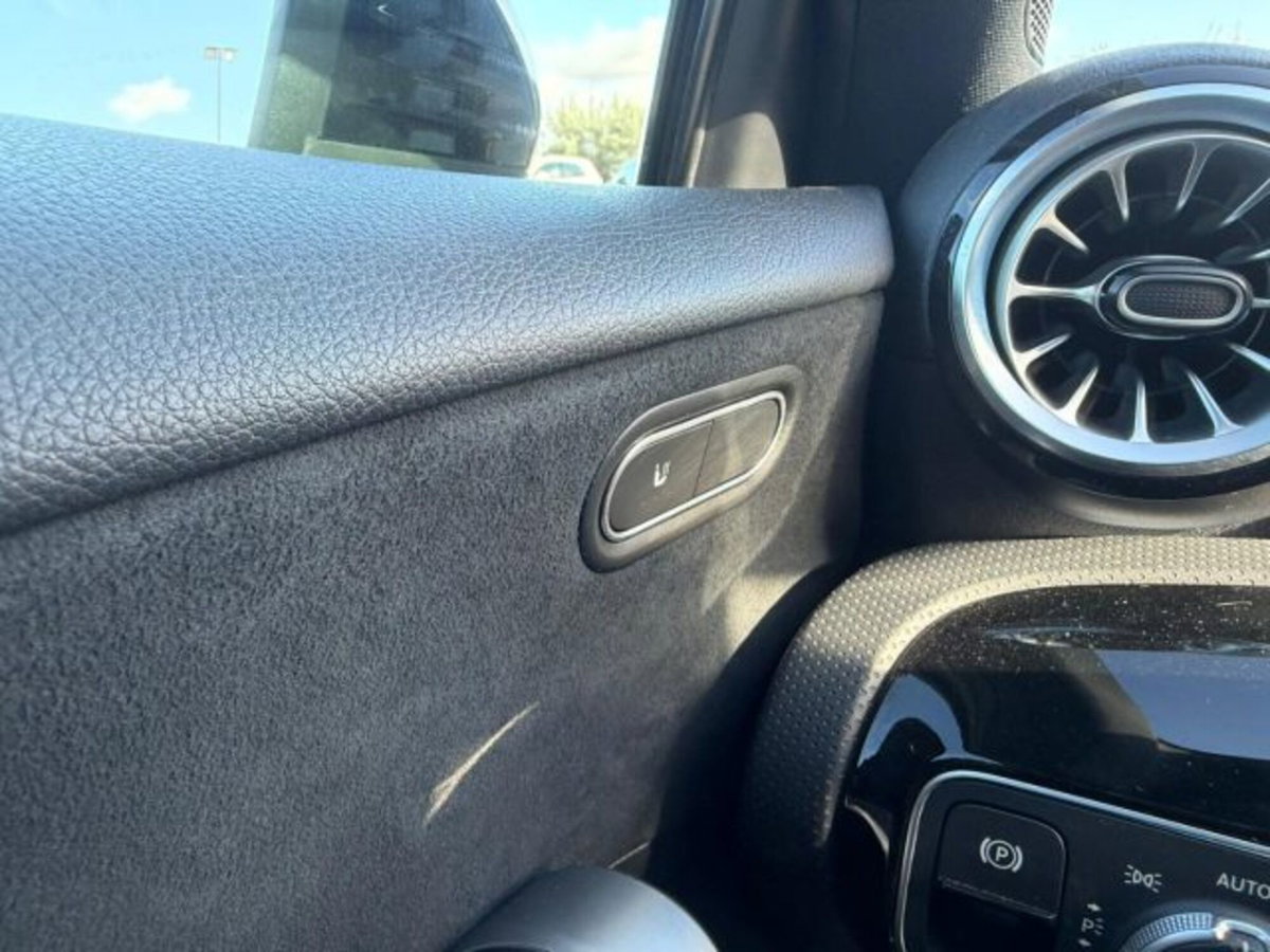 Mercedes-Benz Classe A Sedan 200 d AMG Line Premium Plus auto (16)