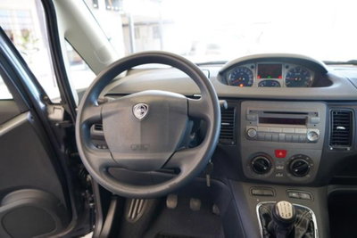 Lancia Musa 1.3 Mjt 16V 95 CV DPF Oro (19)