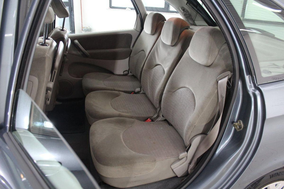 Citroen Xsara Picasso 1.6 HDi 90CV airdream Seduction (11)