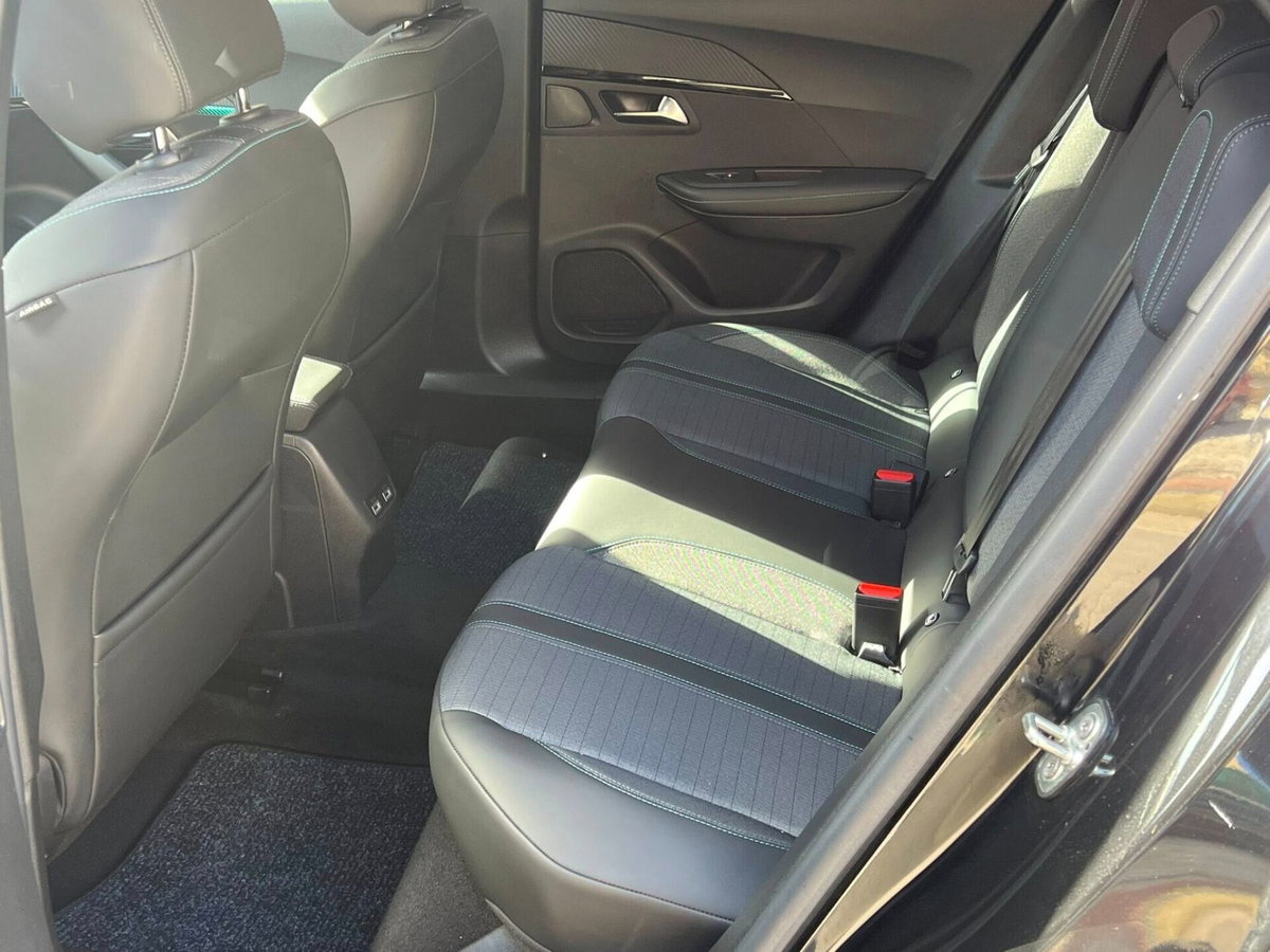 Peugeot 2008 BlueHDi 110 S&S Allure Pack (11)