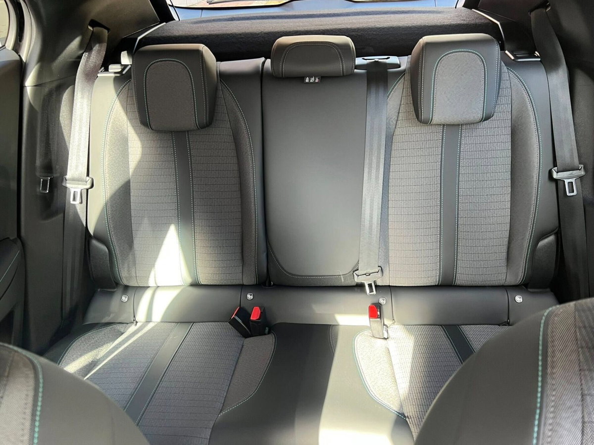 Peugeot 2008 BlueHDi 110 S&S Allure Pack (12)