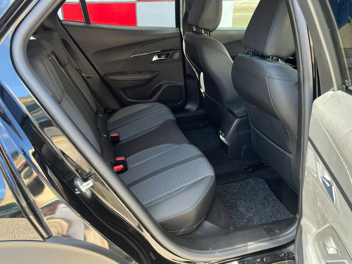 Peugeot 2008 BlueHDi 110 S&S Allure Pack (14)