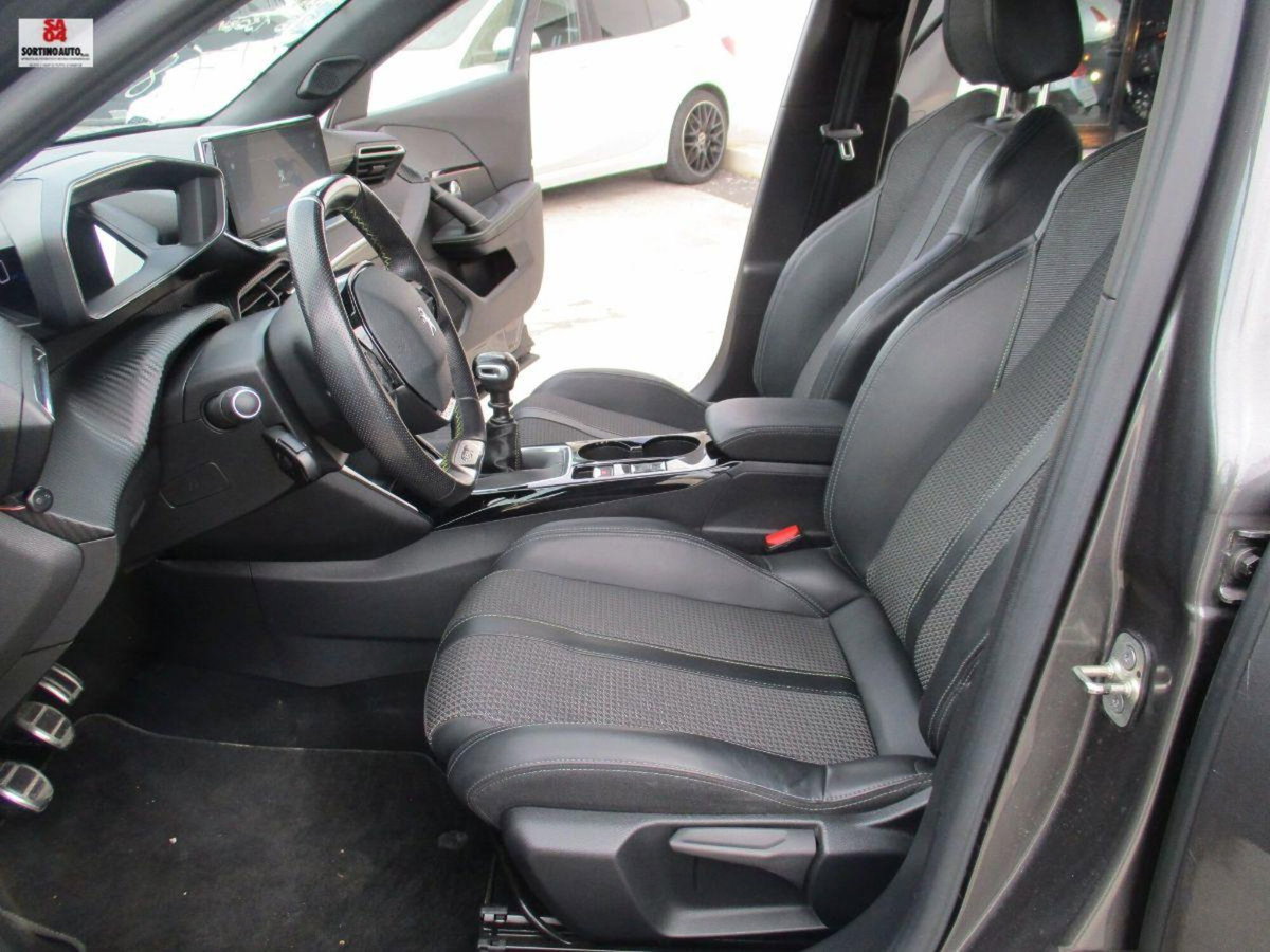 Peugeot 2008 PureTech 130 S&S GT (14)