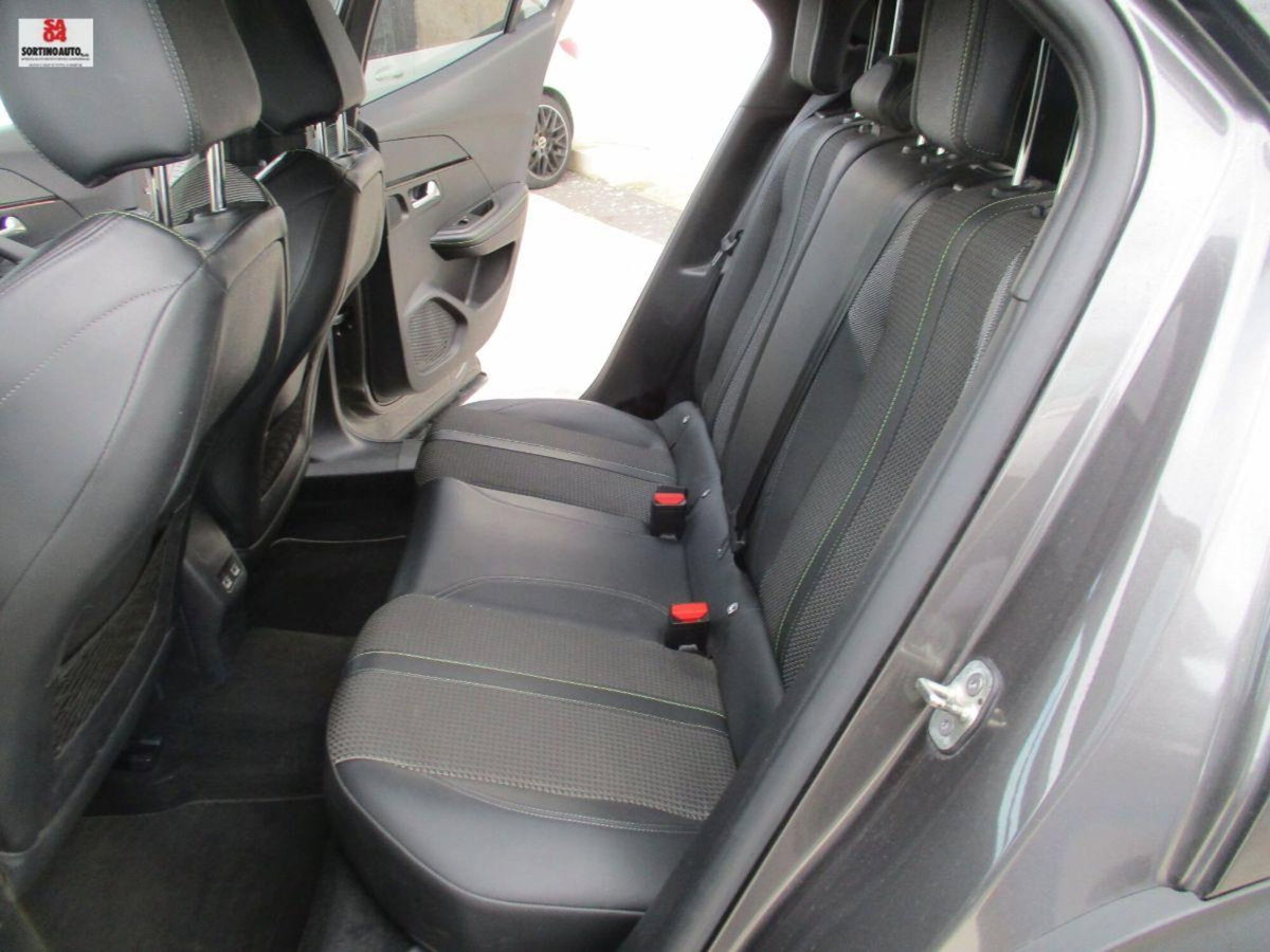 Peugeot 2008 PureTech 130 S&S GT (15)