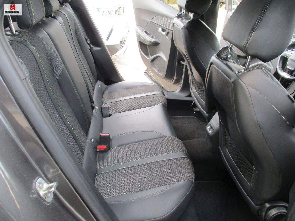 Peugeot 2008 PureTech 130 S&S GT (17)