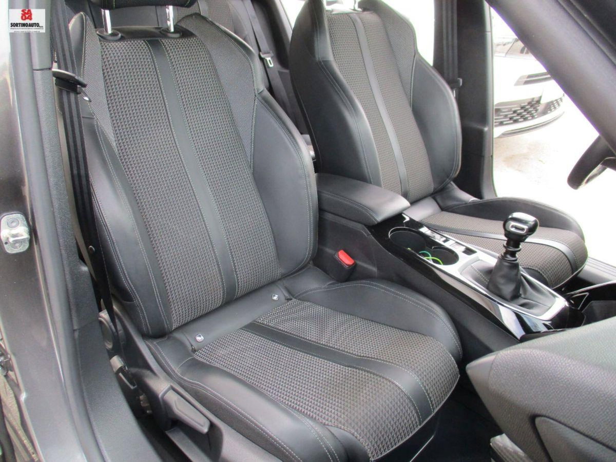 Peugeot 2008 PureTech 130 S&S GT (18)