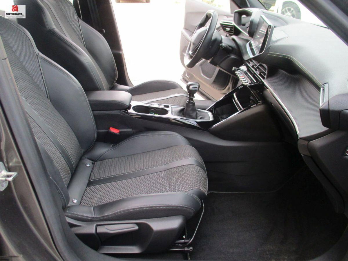 Peugeot 2008 PureTech 130 S&S GT (19)