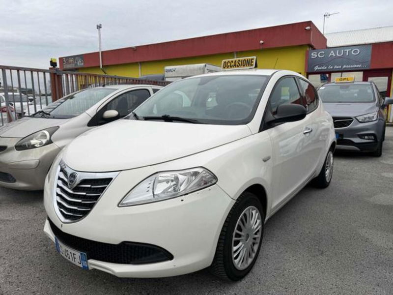 Lancia Ypsilon 1.2 69 CV 5 porte Silver