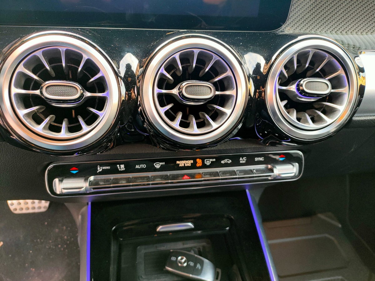 Mercedes-Benz GLB 200 d AMG Line Premium auto (13)