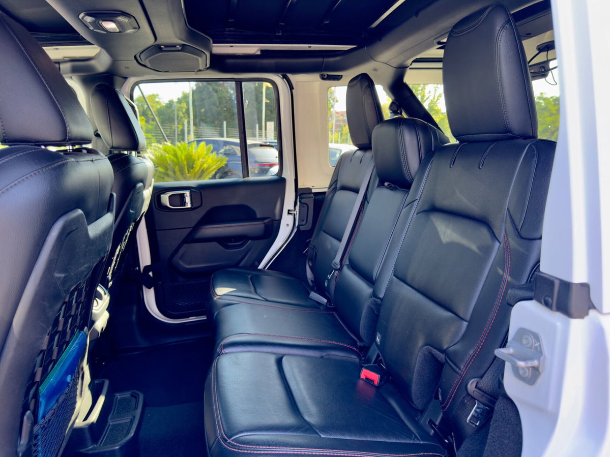 Jeep Wrangler Unlimited 2.0 Turbo Sahara (8)