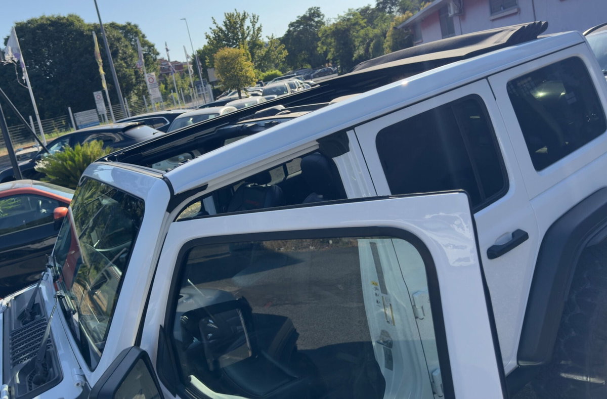 Jeep Wrangler Unlimited 2.0 Turbo Sahara (5)