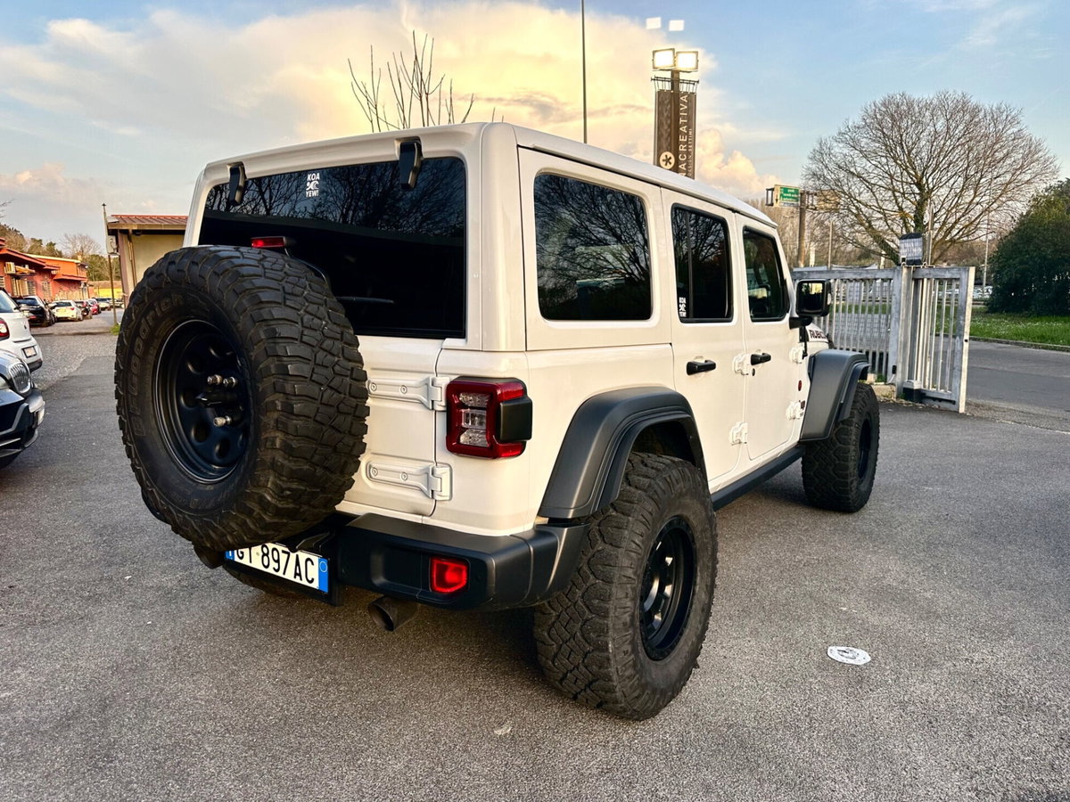 Jeep Wrangler Unlimited 2.0 Turbo Sahara (18)
