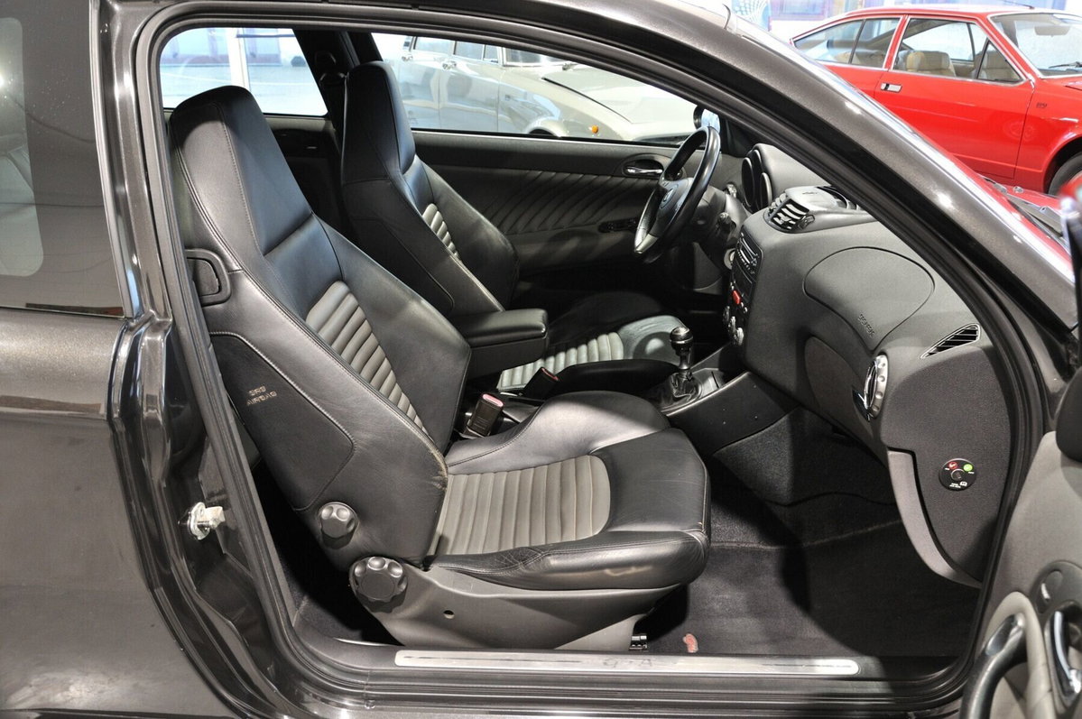 Alfa Romeo 147 3.2i V6 24V cat 3 porte GTA (12)