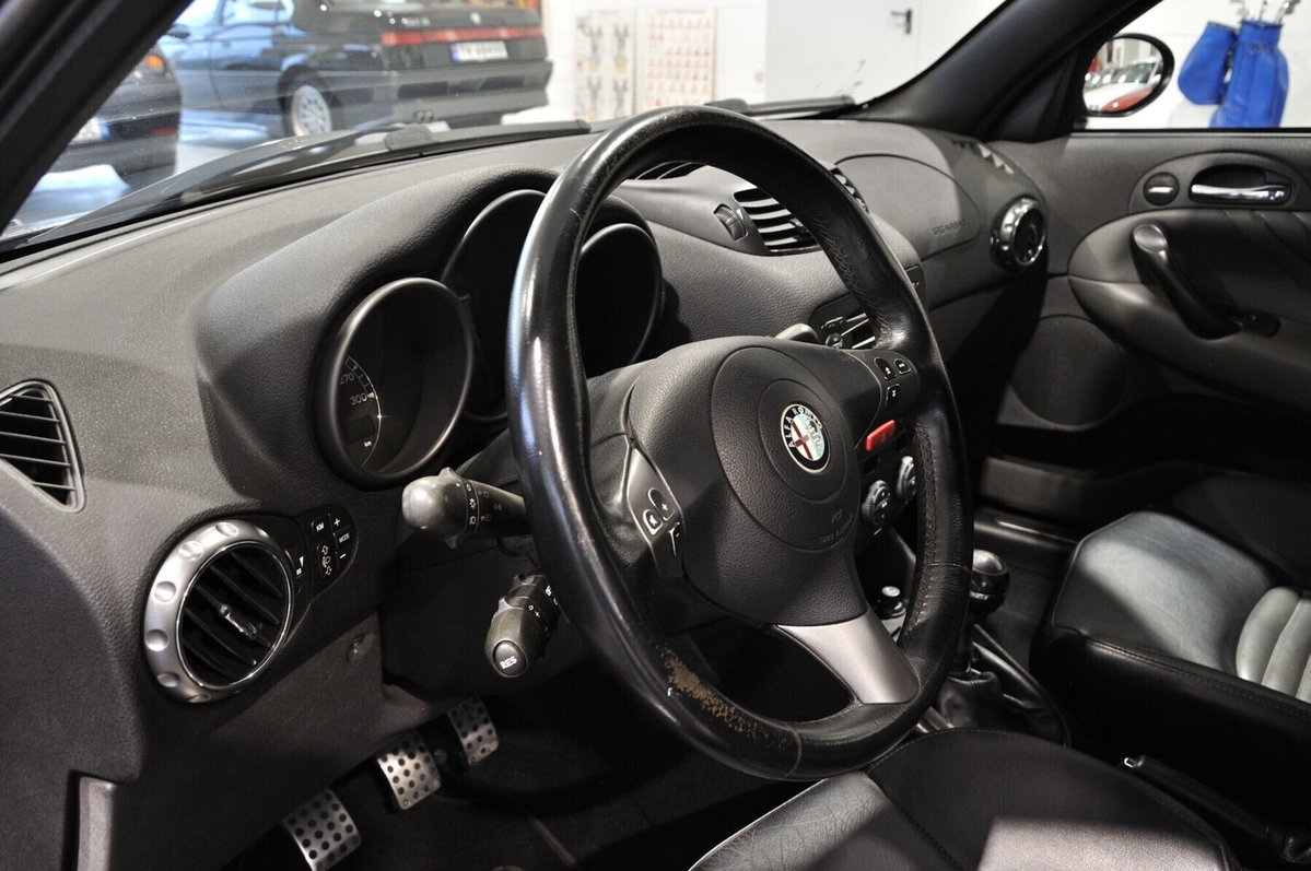 Alfa Romeo 147 3.2i V6 24V cat 3 porte GTA (13)