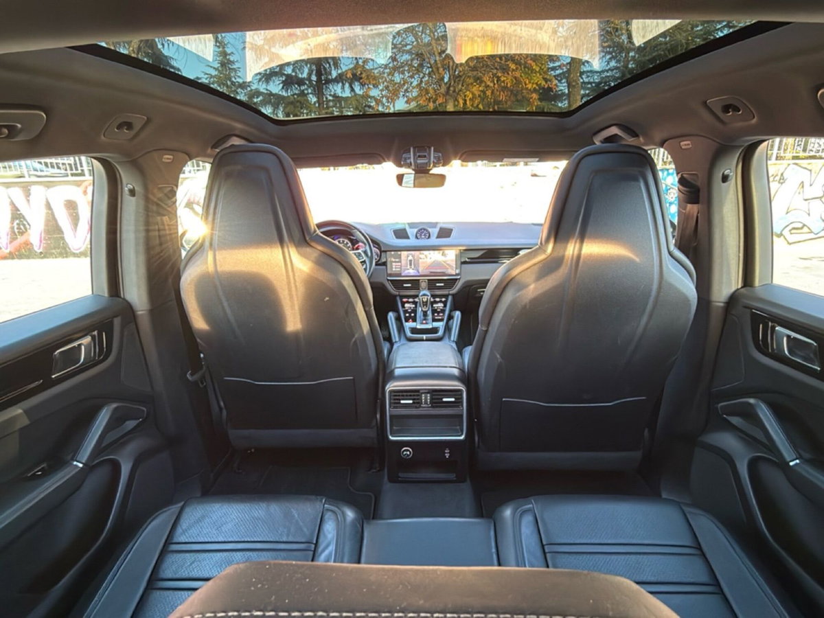 Porsche Cayenne Coupé 3.0 V6 E-Hybrid (11)