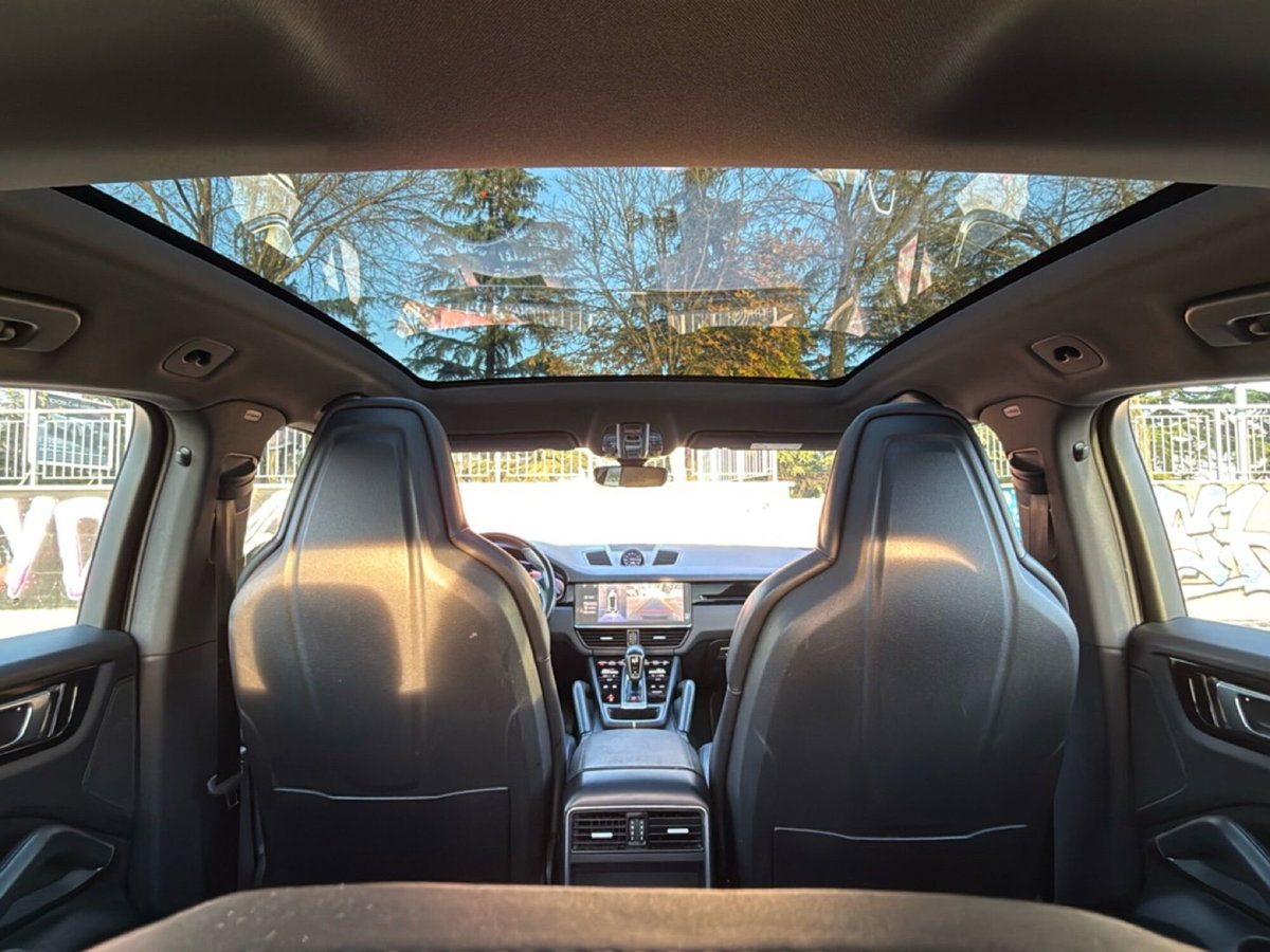 Porsche Cayenne Coupé 3.0 V6 E-Hybrid (12)