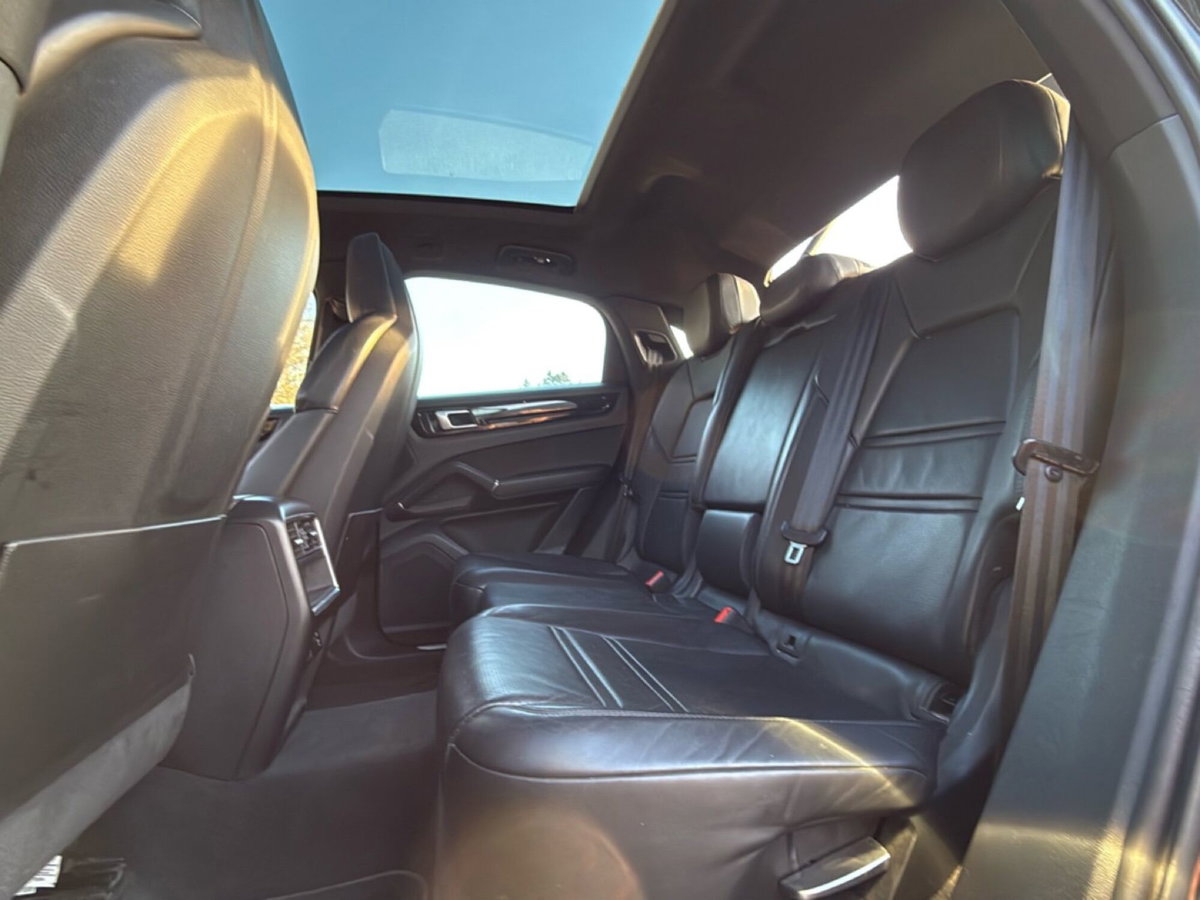 Porsche Cayenne Coupé 3.0 V6 E-Hybrid (13)
