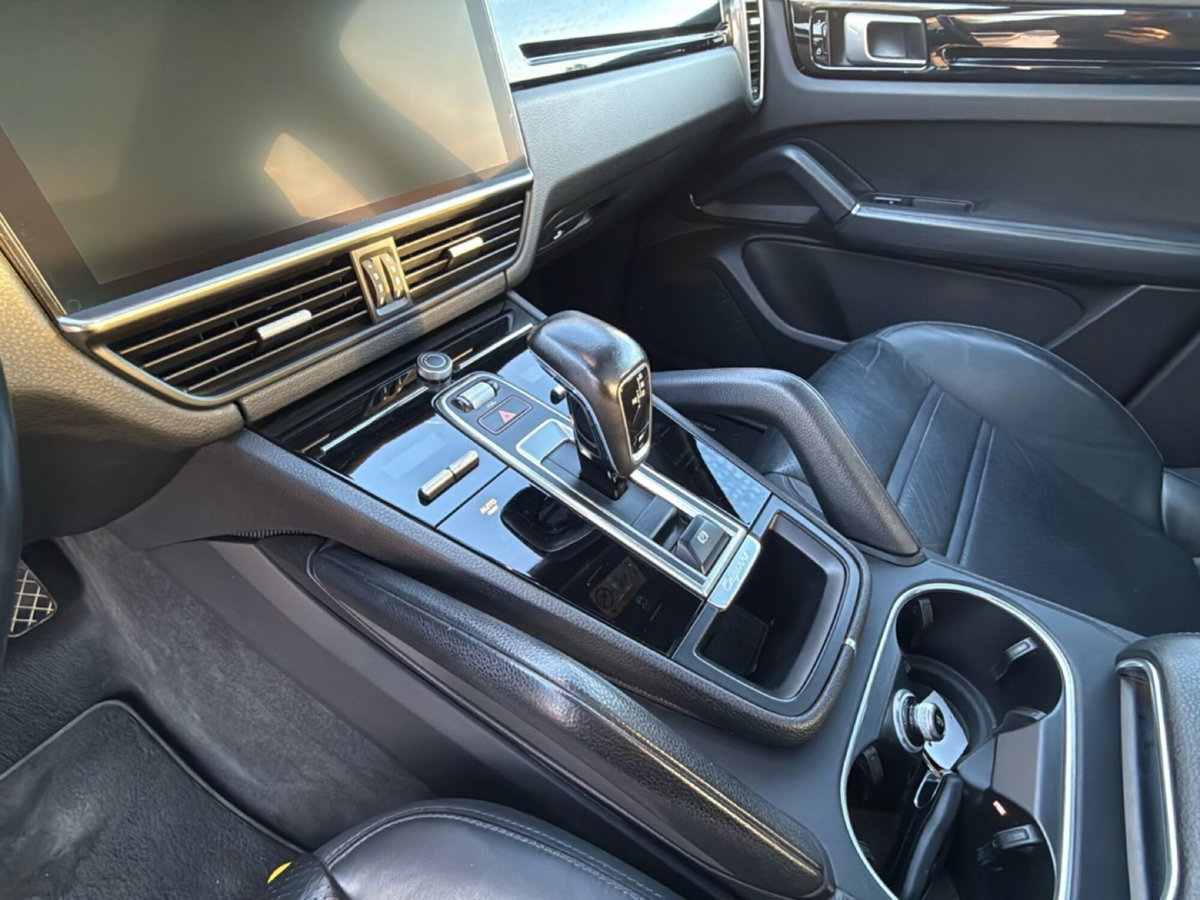 Porsche Cayenne Coupé 3.0 V6 E-Hybrid (18)