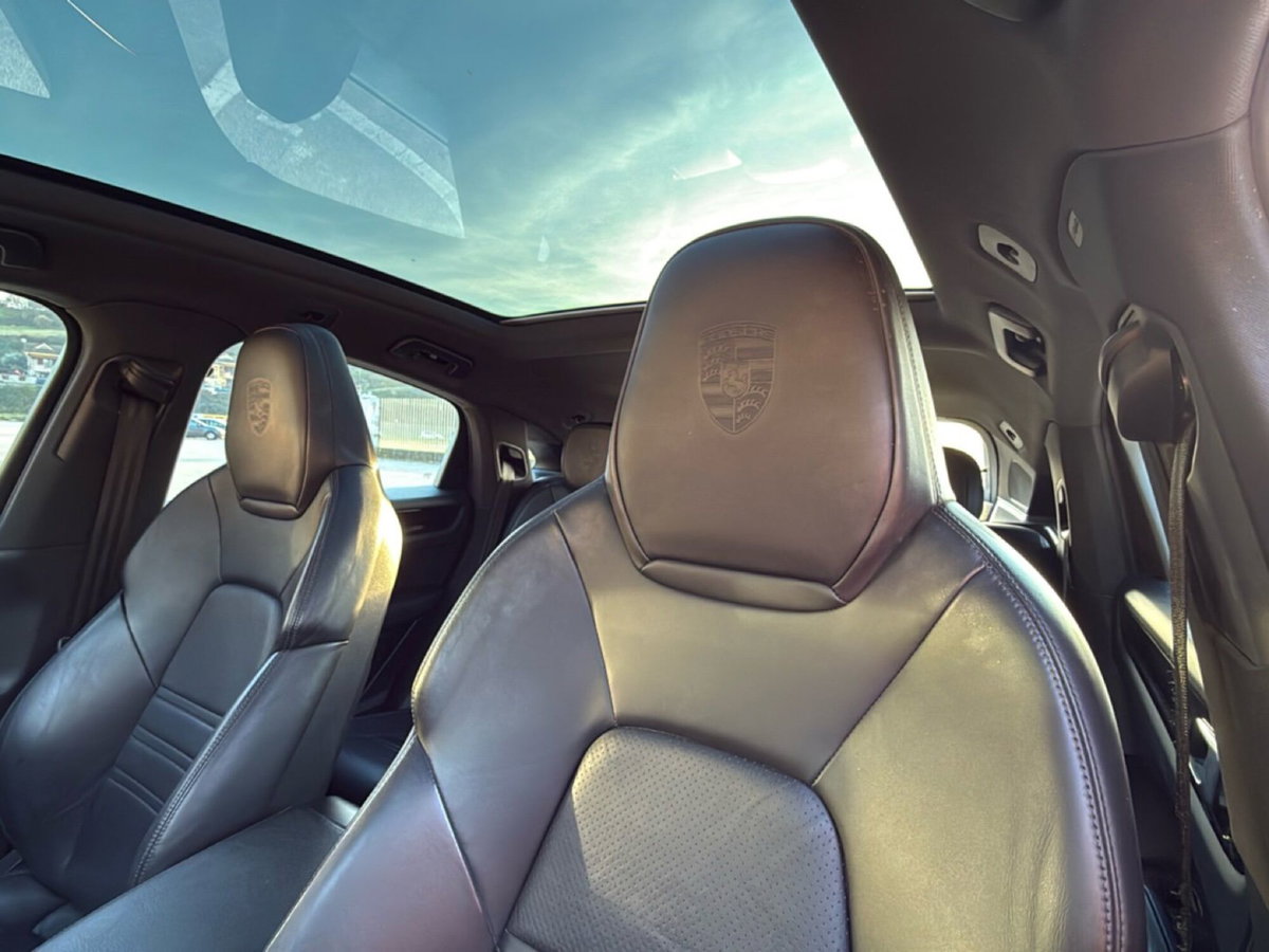 Porsche Cayenne Coupé 3.0 V6 E-Hybrid (19)