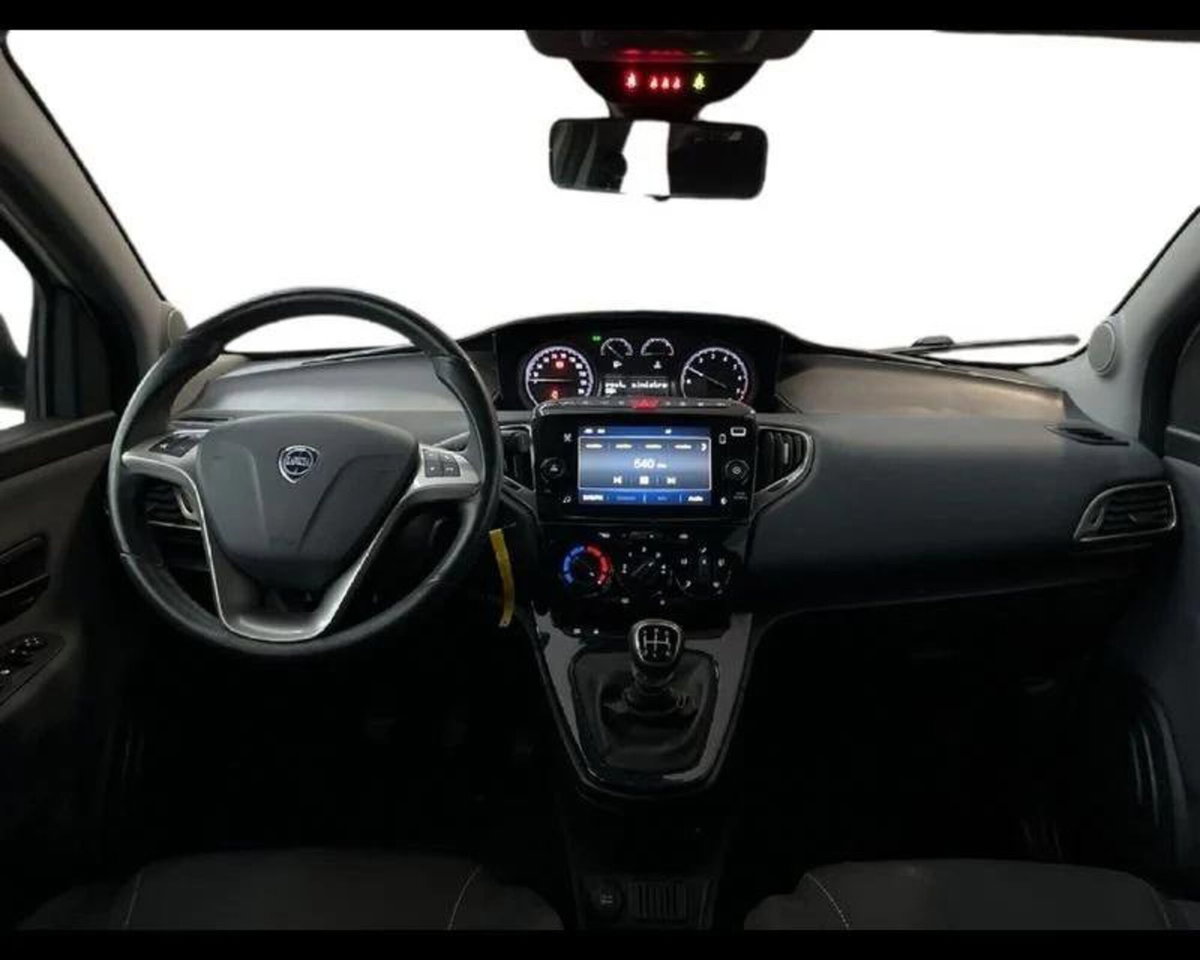 Lancia Ypsilon 1.0 FireFly 5 porte S&S Hybrid Gold Plus (8)