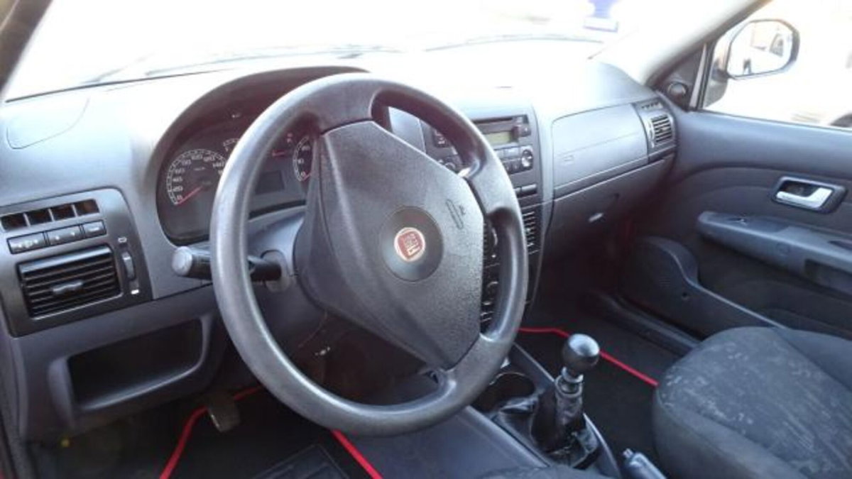 Fiat Strada 1.3 MJT Pick-up Cabina Lunga Adventure (18)