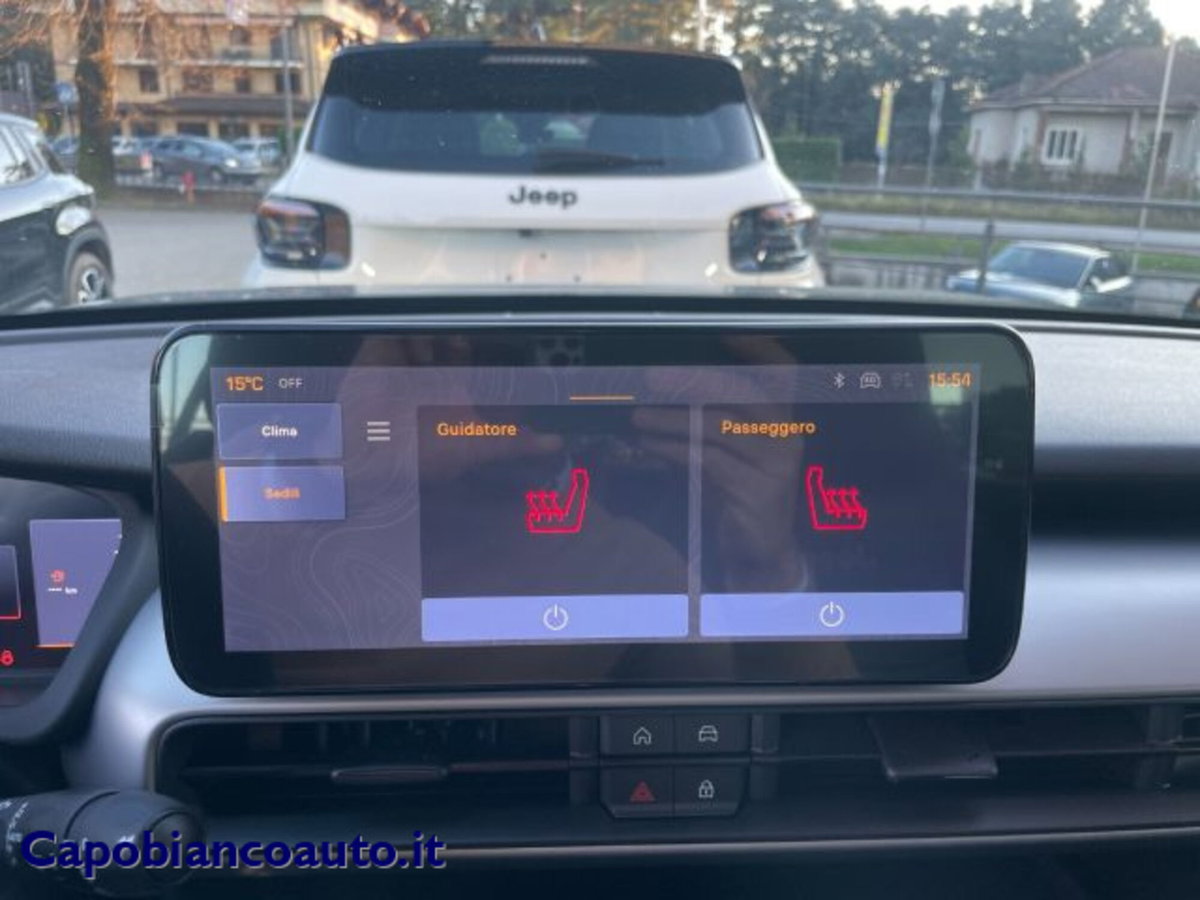 Jeep Avenger 1.2 turbo e-hybrid mhev Overland 4xe 145cv edct6 (11)
