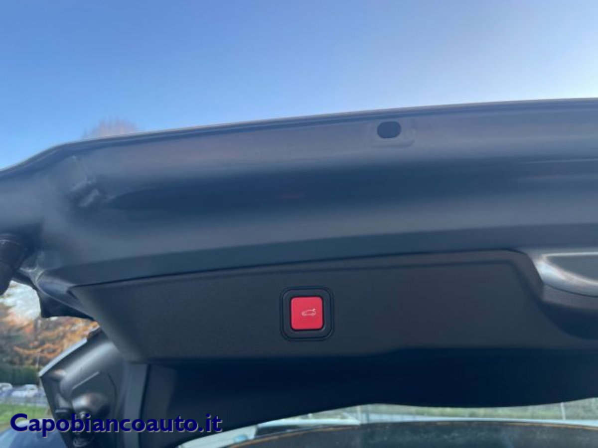 Jeep Avenger 1.2 turbo e-hybrid mhev Overland 4xe 145cv edct6 (12)