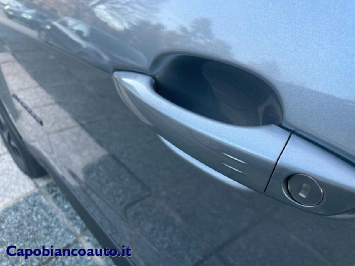 Jeep Avenger 1.2 turbo e-hybrid mhev Overland 4xe 145cv edct6 (14)