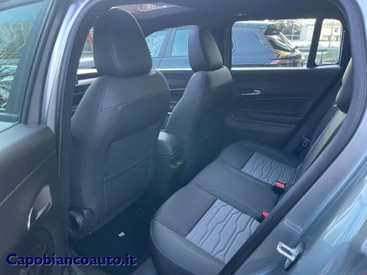 Jeep Avenger 1.2 turbo e-hybrid mhev Overland 4xe 145cv edct6 (16)