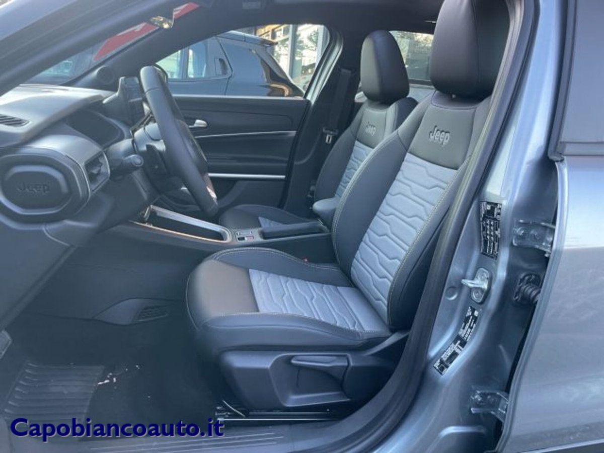 Jeep Avenger 1.2 turbo e-hybrid mhev Overland 4xe 145cv edct6 (17)