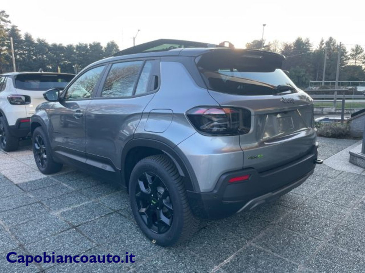 Jeep Avenger 1.2 turbo e-hybrid mhev Overland 4xe 145cv edct6 (4)
