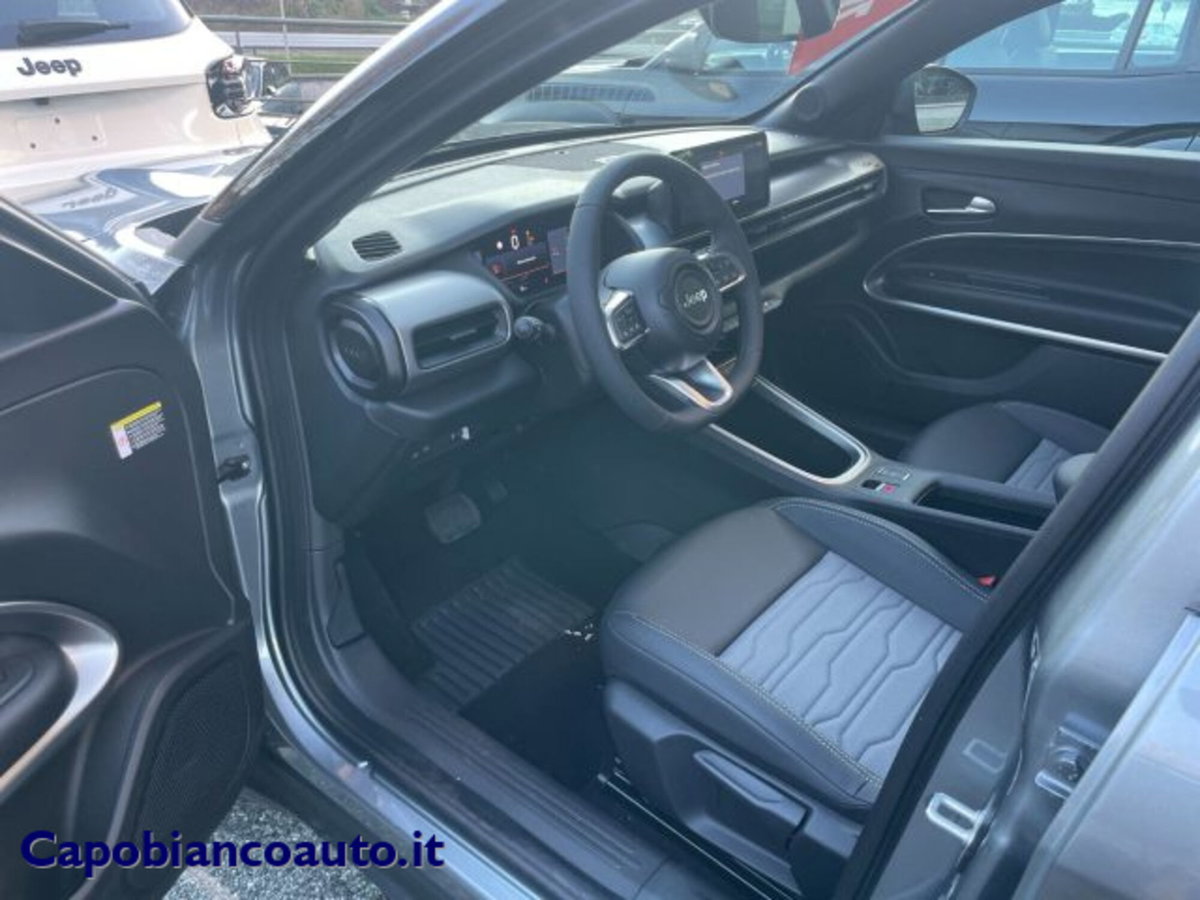 Jeep Avenger 1.2 turbo e-hybrid mhev Overland 4xe 145cv edct6 (7)