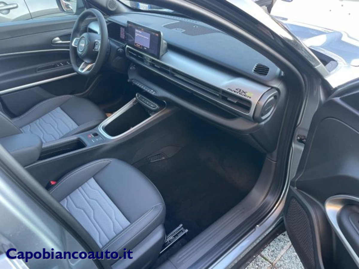 Jeep Avenger 1.2 turbo e-hybrid mhev Overland 4xe 145cv edct6 (8)