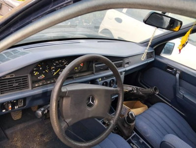 Mercedes-Benz 190 2.0 E cat (9)