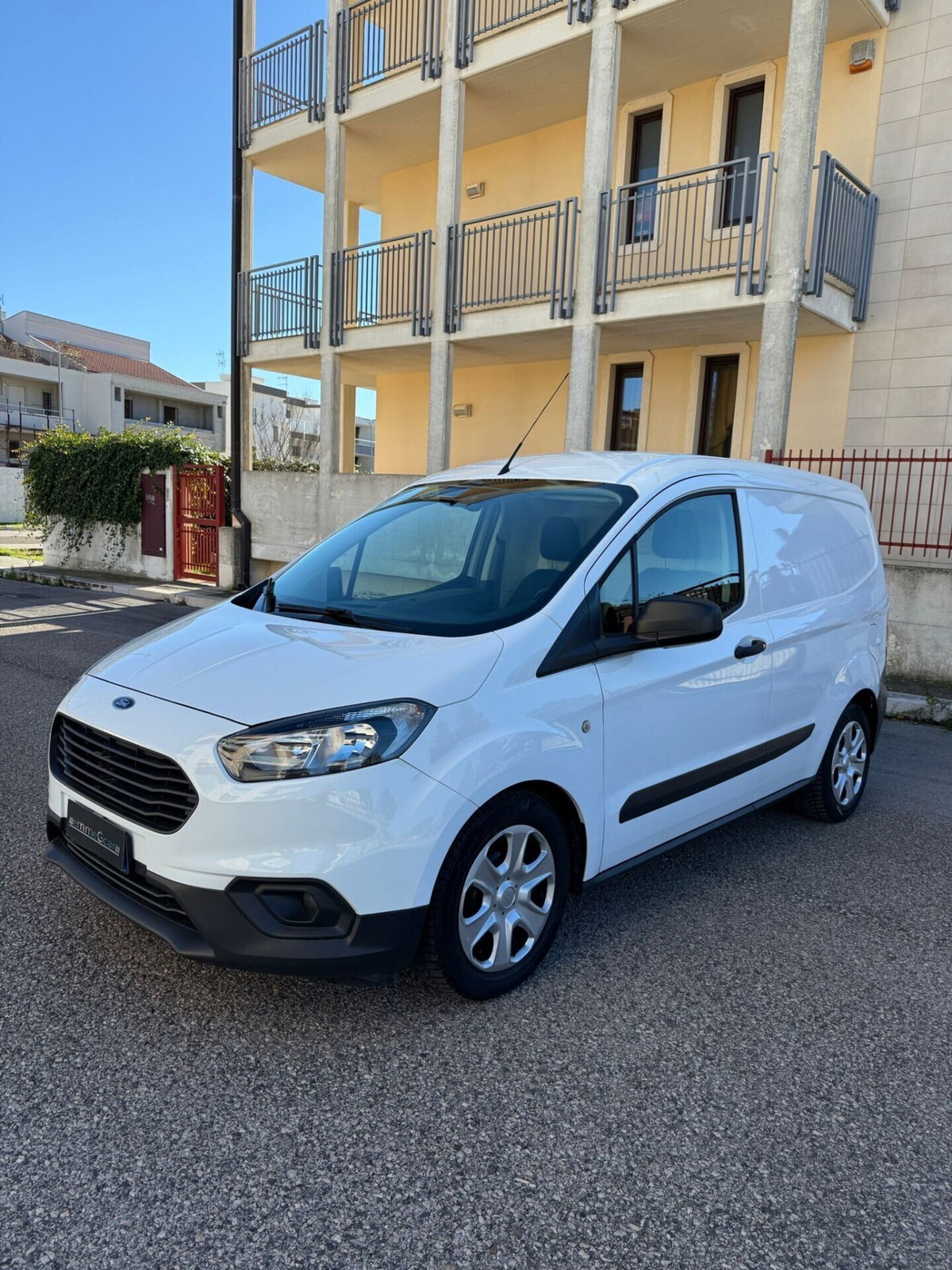 Ford Transit Courier 1.5 TDCi 75CV  Trend (2)