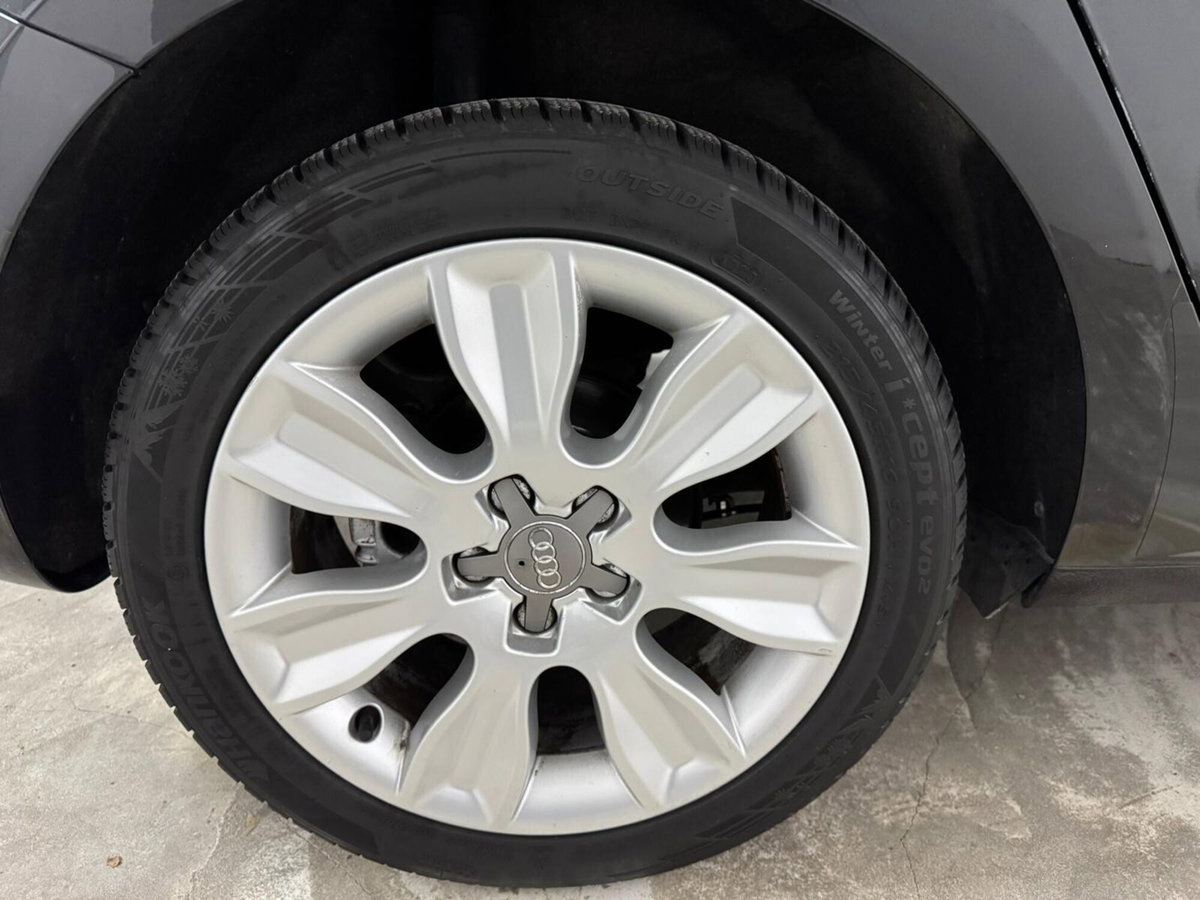 Audi A1 1.6 TDI 105 CV Ambition (14)