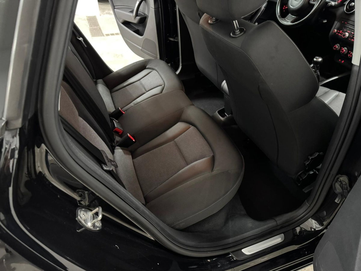 Audi A1 1.6 TDI 105 CV Ambition (19)