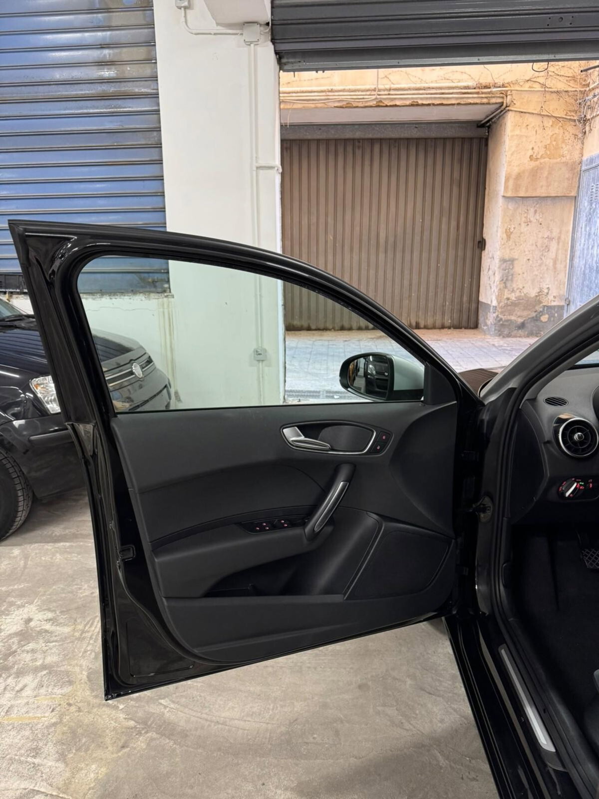 Audi A1 1.6 TDI 105 CV Ambition (2)