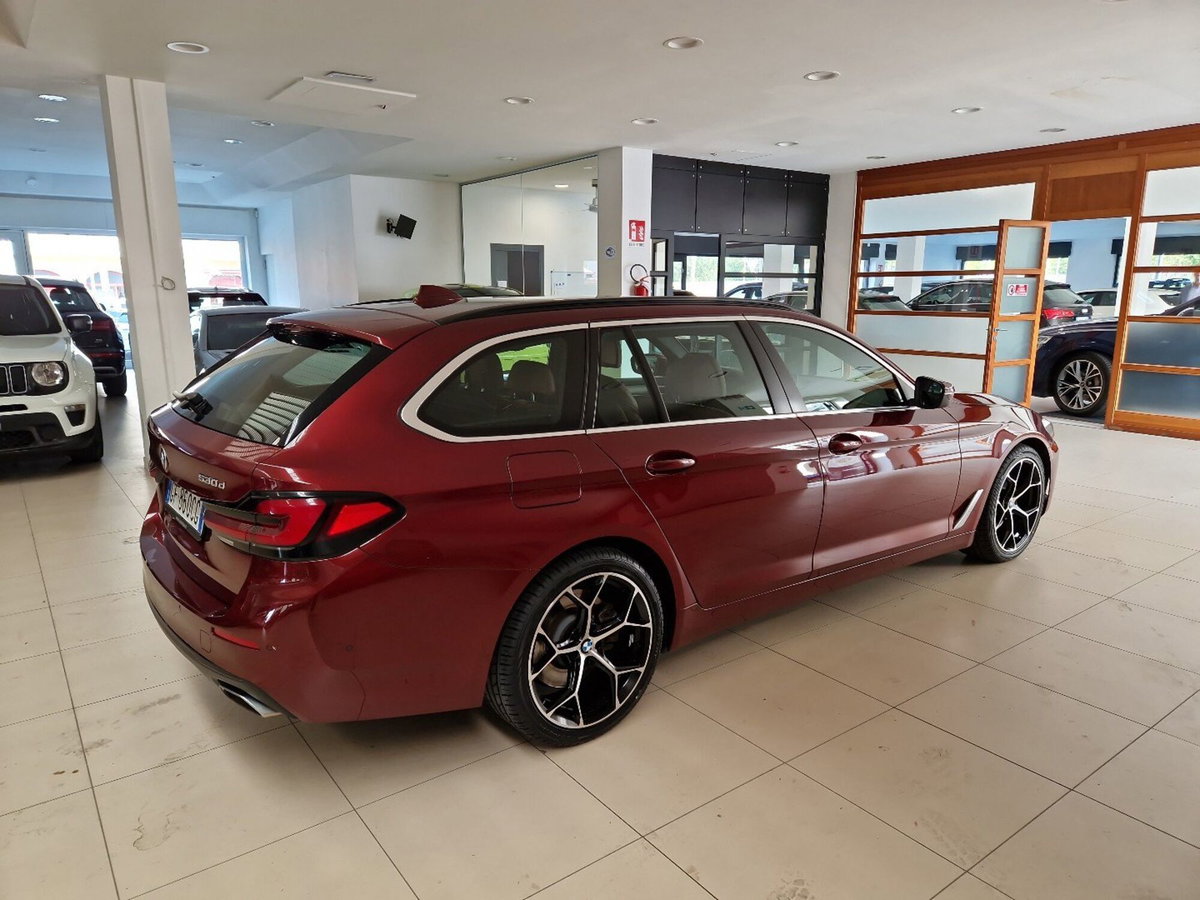 BMW Serie 5 Touring 530d 249CV  Luxury (7)